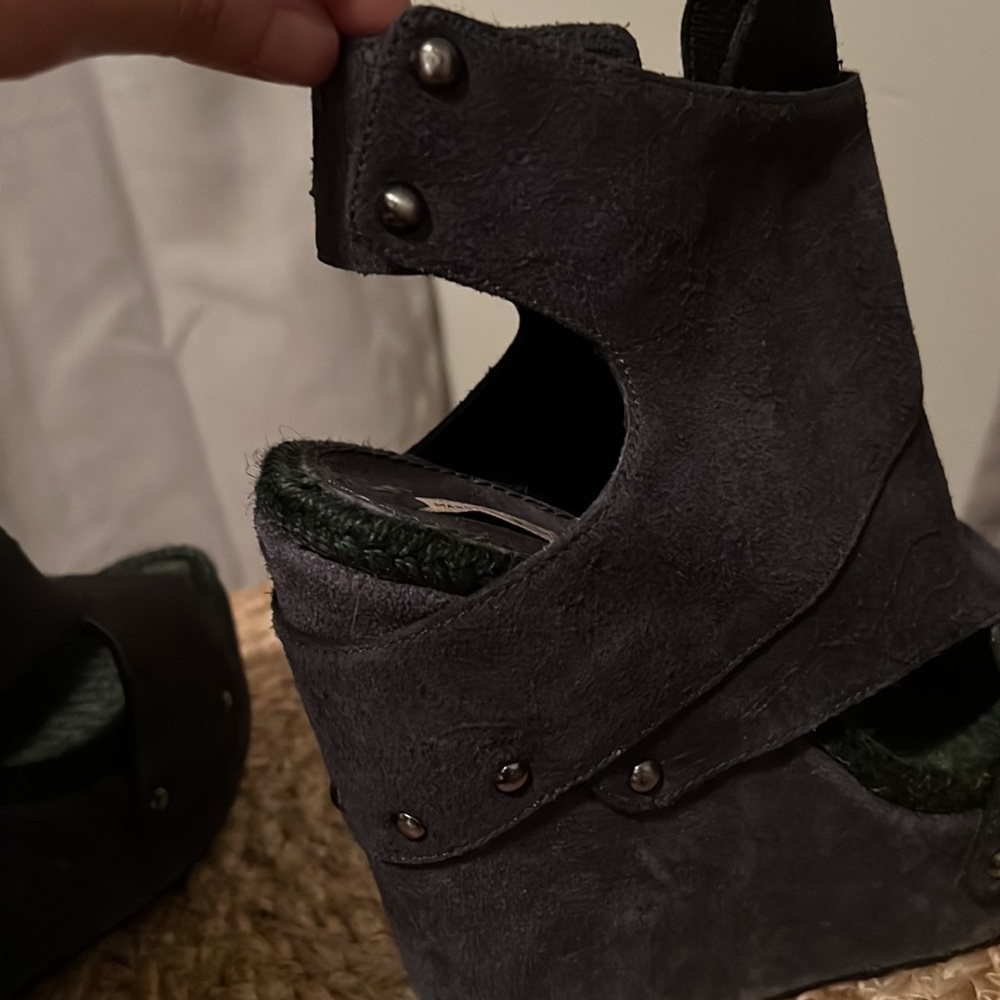 Max Studio Suede Wedge Sandals - Blueish Black - 8.5 - Picture 2 of 3